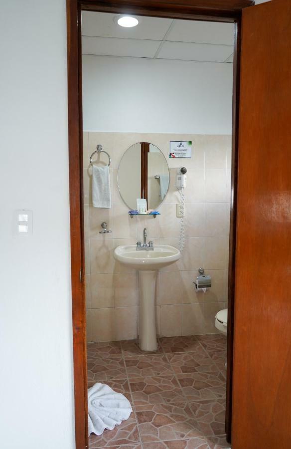 Hotel & Suites Arges - Centro Chetumal Bagian luar foto