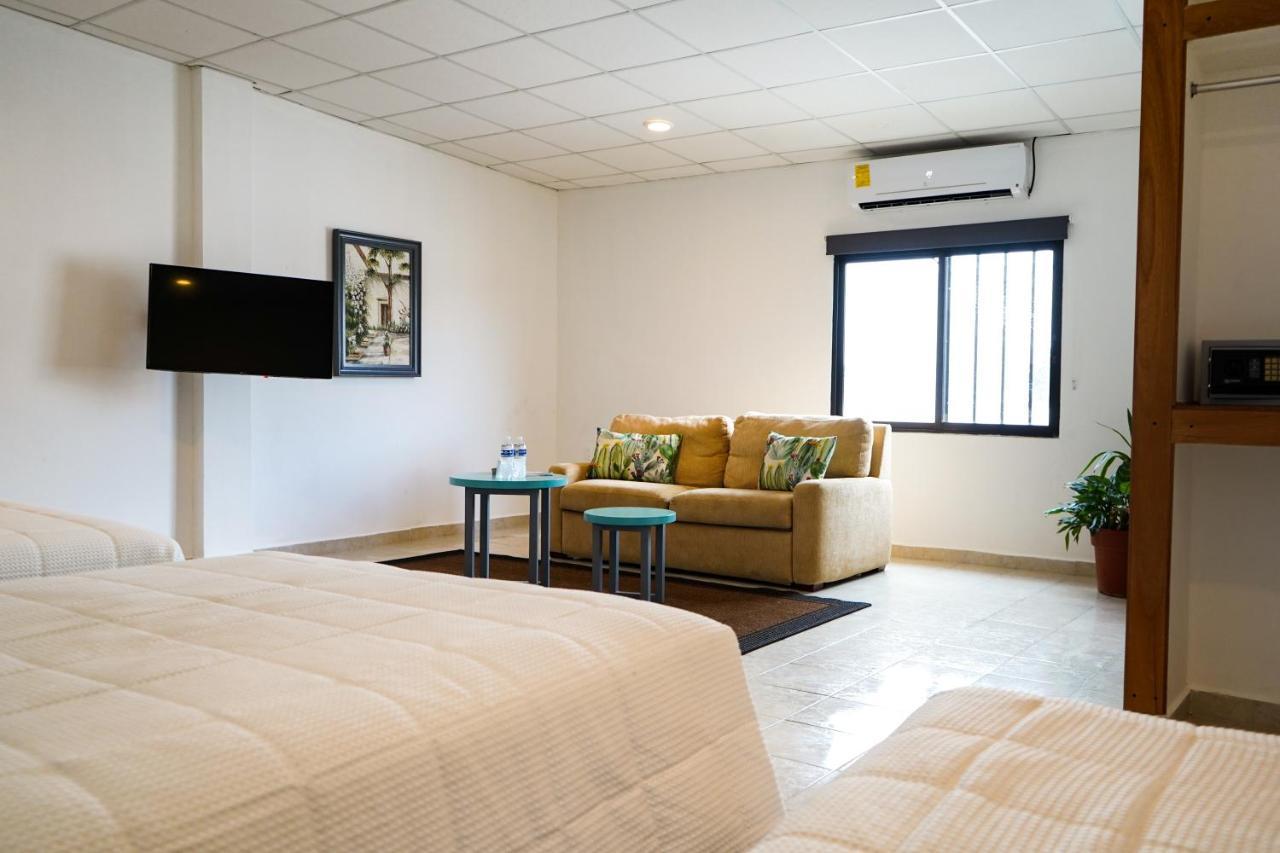 Hotel & Suites Arges - Centro Chetumal Bagian luar foto